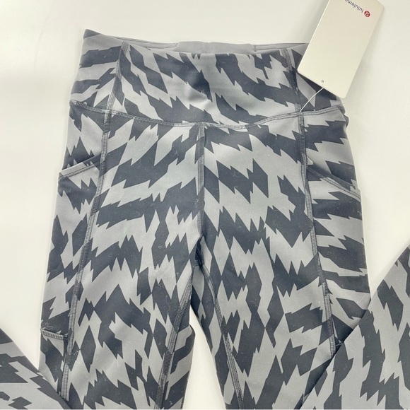 NWT Lululemon Invigorate High-Rise Tight 25"
Voltage Graphite Grey Black‎ size 4 - Picture 6 of 12